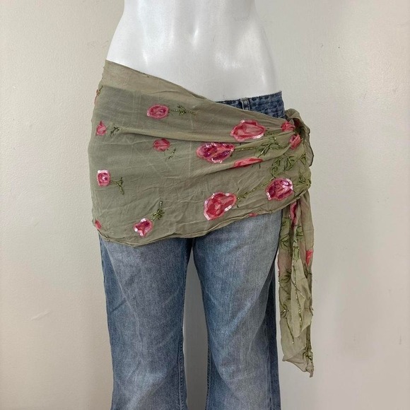 pink sequin rose scarf - Picture 4 of 5